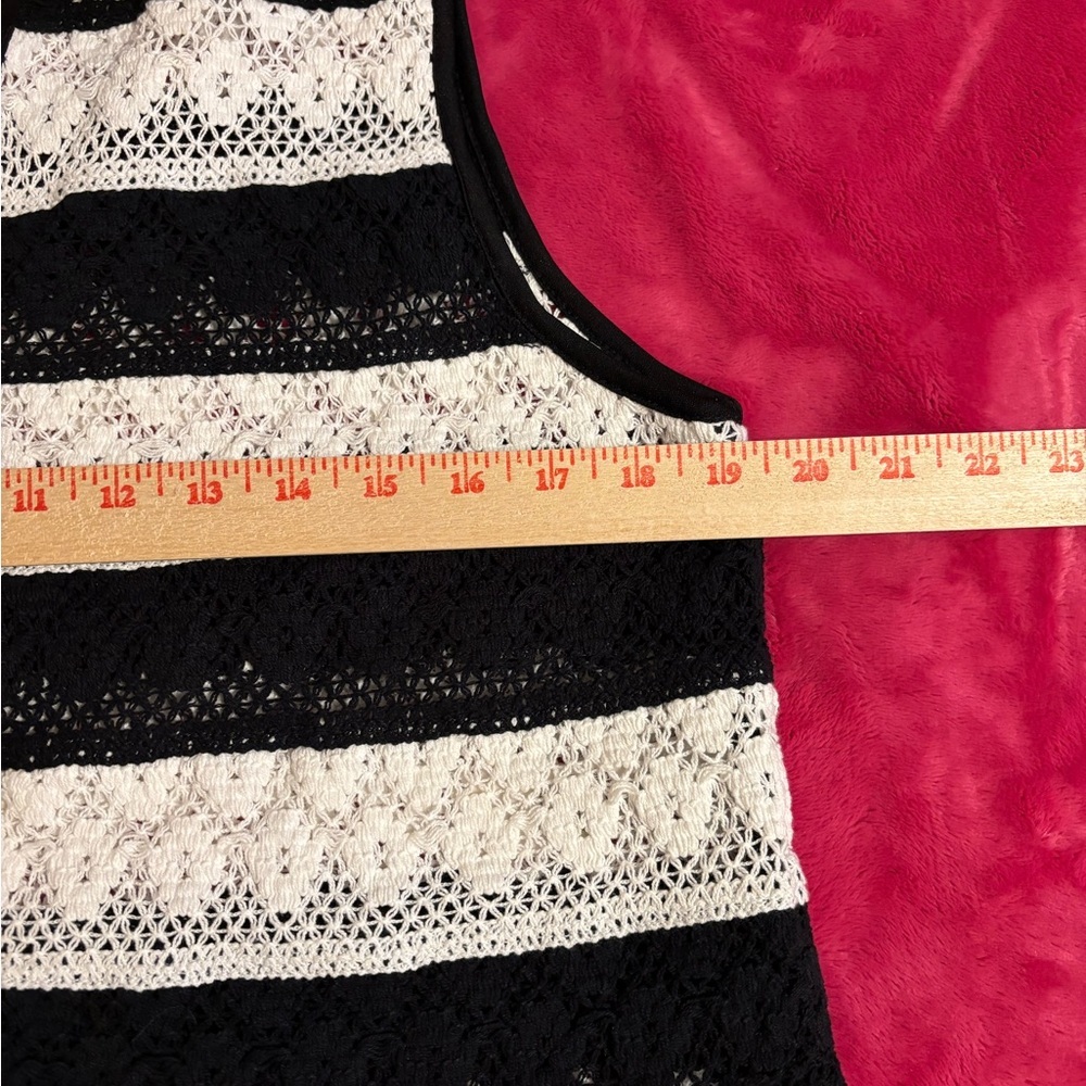 Chico’s Black White Crochet Lace Zip Front Vest Size 1 Cotton - Picture 5 of 9